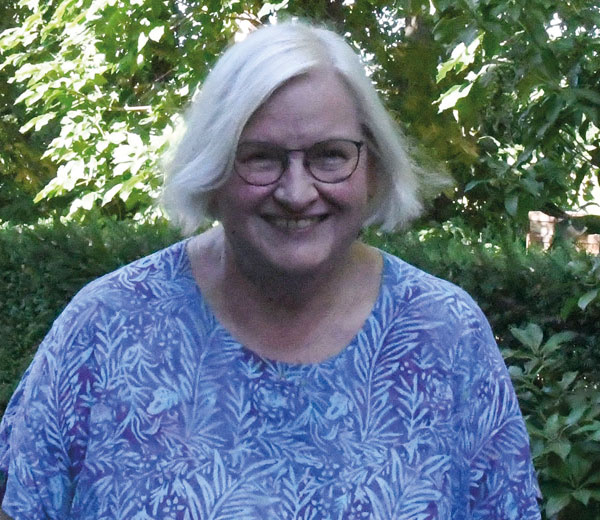 Frau Leopold-Sieger blickt lächeln in die Kamera